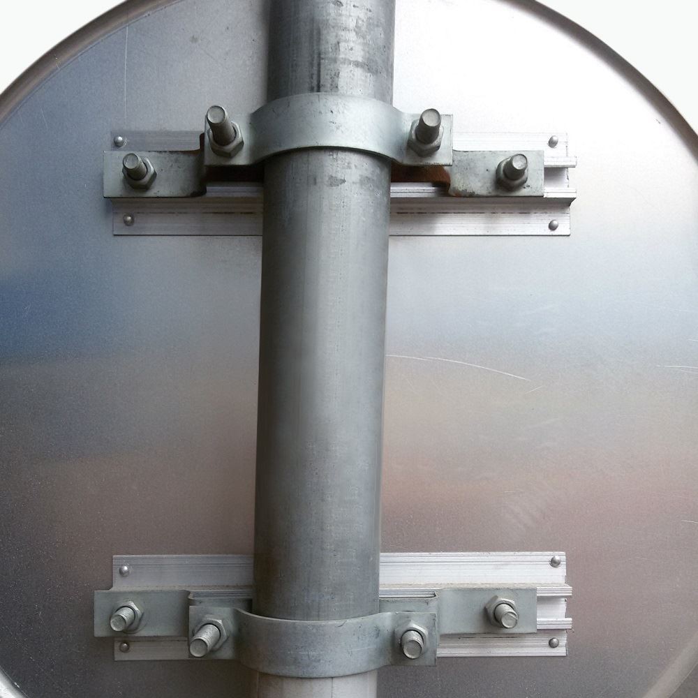 sign post mounting brackets.jpg sign post mounting brackets.jpg